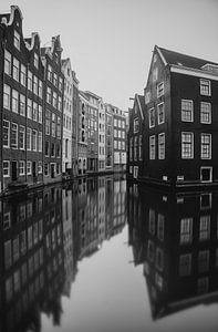 Amsterdam - grachtenpanden in zwart en wit