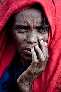 Frau im Flüchtlingslager in Äthiopien von Atelier Liesjes