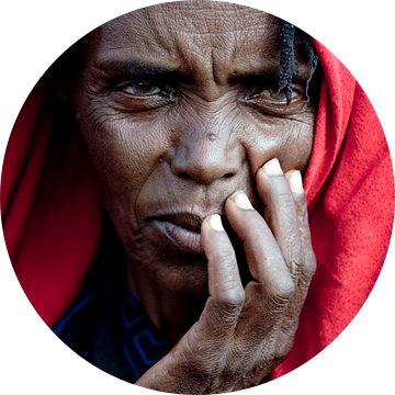 Vrouw in vluchtelingenkamp in Ethiopië van Atelier Liesjes
