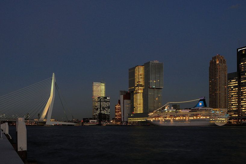 Erasmusbrug in de avond by Herman Moor