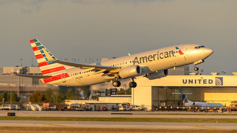 Take-off American Airlines Boeing 737-800. by Jaap van den Berg