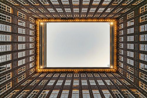 Chilehaus - zicht naar boven
