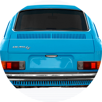 VW 411 achteraanzicht in lichtblauw van aRi F. Huber