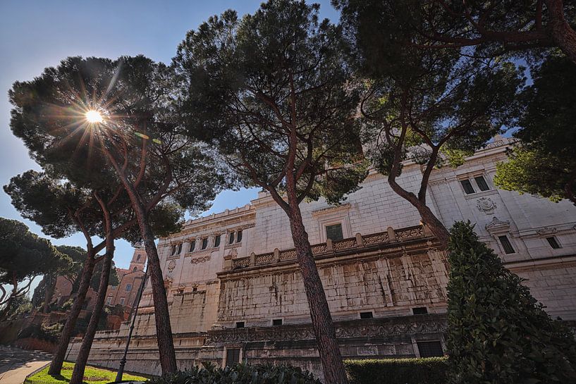 Licht en Erfgoed – Zonnestralen over Altare della Patria van Hans van Oort