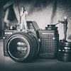 monde miniature appareil photo vintage aviateur noir et blanc sur Groothuizen Foto Art