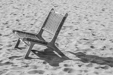 Chaise de plage à Noordwijk. sur Alie Ekkelenkamp