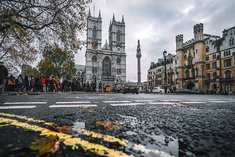 London by Hello Pompoyo