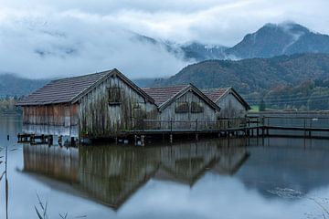 Fischerhütten am Kochelsee von Petra Leusmann