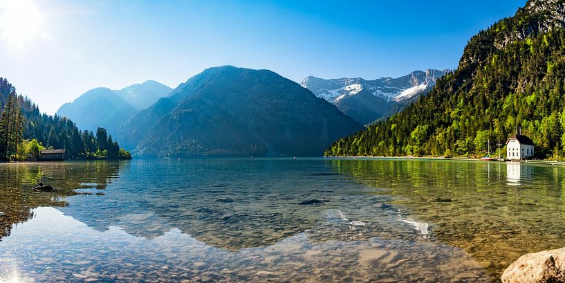 Alpine lake in the morning by Urlaubswelt