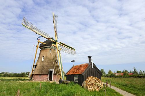 Paysage avec un moulin à vent néerlandais à Groot-Ammers