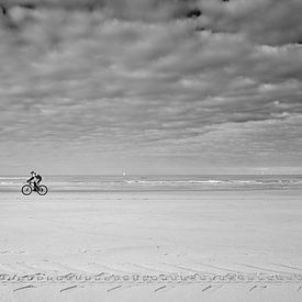 racefiets op het strand van Robbert Frie