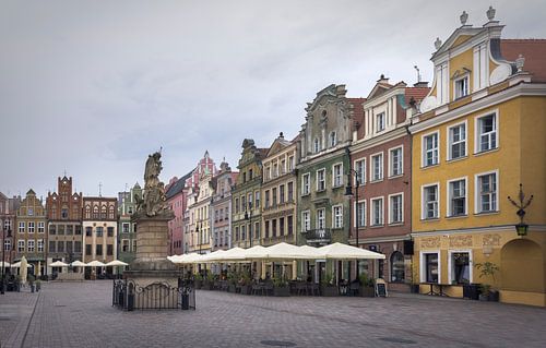 Charmante cafés op het Marktplein in Poznań, Polen