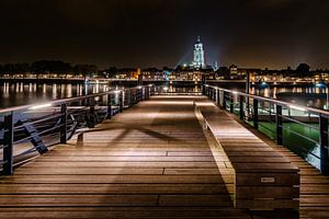 Abendfoto der wunderschön beleuchteten Hansestadt Deventer