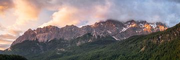 Zonsopgang boven de Zugspitze van Daniel Gastager