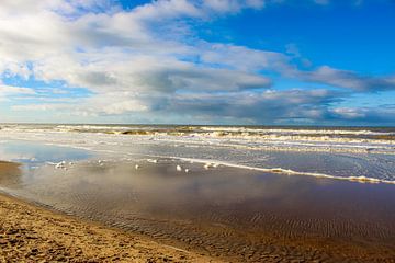 Strand in Noordwijk aan Zee van Linda Herfs