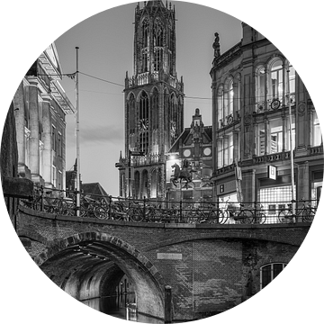 De dom en oude gracht in zwart wit van Elles Rijsdijk