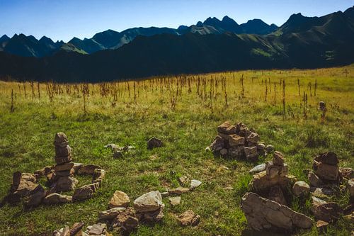 Les petits bonhommes de pierre dans les hautes montagnes — Les gardiens silencieux
