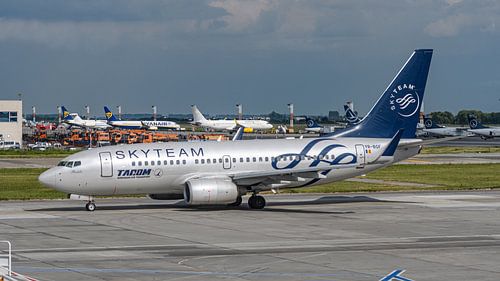 Tarom Boeing 737-700 in SkyTeam livery. by Jaap van den Berg