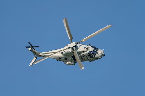 NH-90 helikopter in actie tijdens Wereldhavendagen 2022.