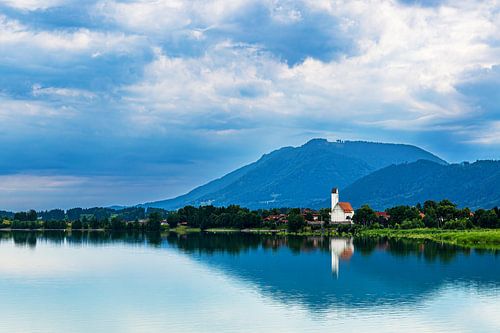 De kerk van St Mary en St Florian in Schwangau am Forggensee