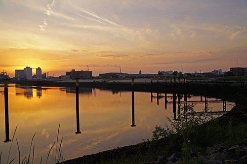 Zonsopgang in de haven van Bremen
