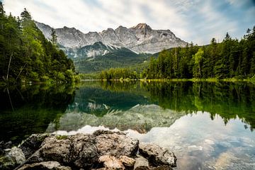 Sunrise at lake Eibsee by Tim Wouters
