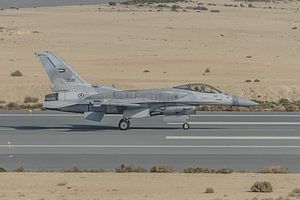 Décollage du Lockheed Martin F-16E de l'UAEAF pendant le BIAS 2016.