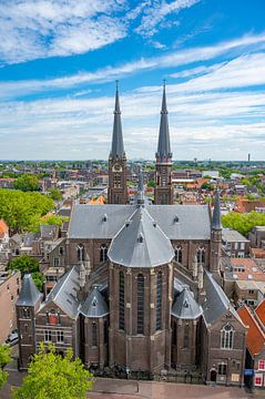 Maria van Jessekerk in Delft tijdens een zomerse dag van bovenaf gezien