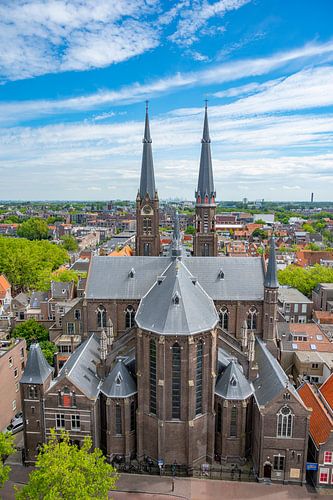 Maria van Jessekerk in Delft tijdens een zomerse dag van bovenaf gezien