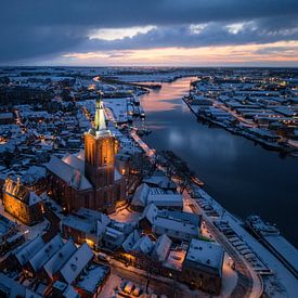 Grote of Stephanuskerk van Hasselt (OV)  in de sneeuw van Bas van der Gronde