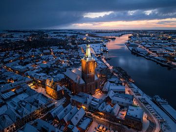 Grote or Stephanuskerk of Hasselt (OV) in the snow by Bas van der Gronde