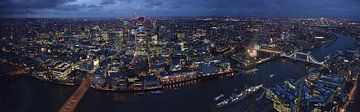 Uitzicht over Londen vanaf The Shard, een kantorencomplex in Londen by Pieter Beens