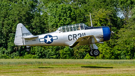 Eine North American T-6G Texan im Landeanflug. von Jaap van den Berg