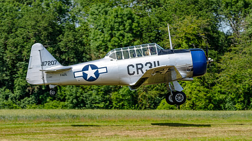 Landende North American T-6G Texan.