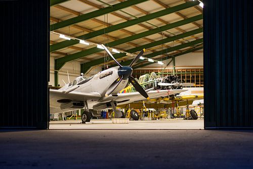 Hangar in de nacht