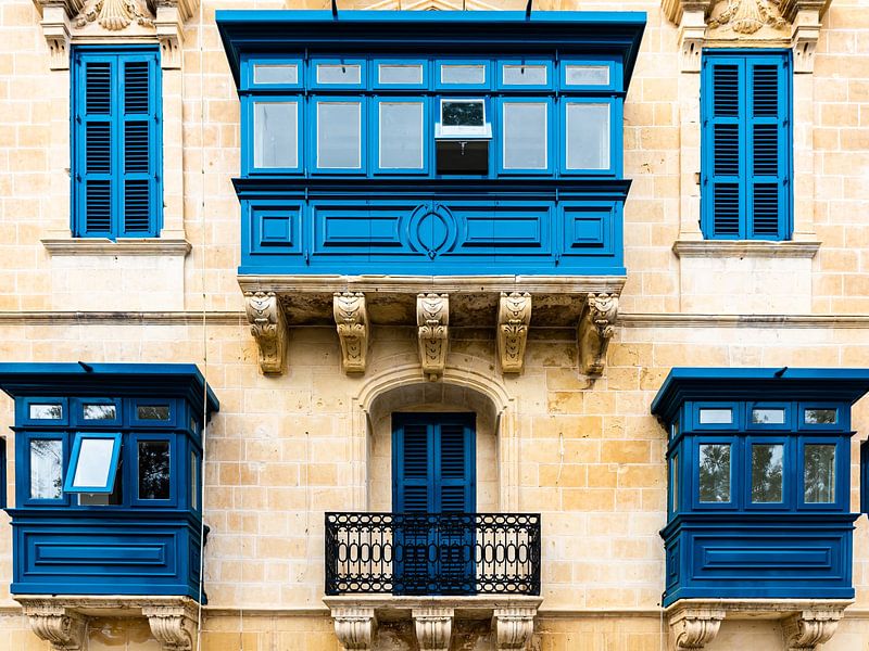 Façade en bleu par Dieter Walther