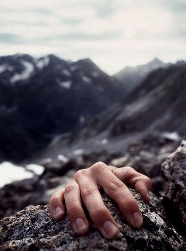 Hold on tight by Menno Boermans