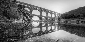 Pont Du Gard in schwarz-weiß