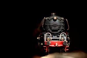 Nahaufnahme einer alten Spielzeug-Dampfeisenbahn