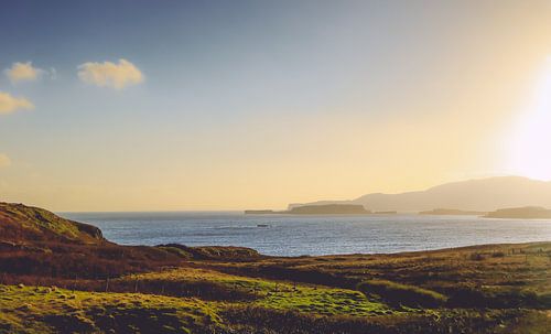 Eenzaam panorama - De Highlands, de Schotse hooglanden, zijn beroemd om hun schilderachtige landschap. Eiland van Skye