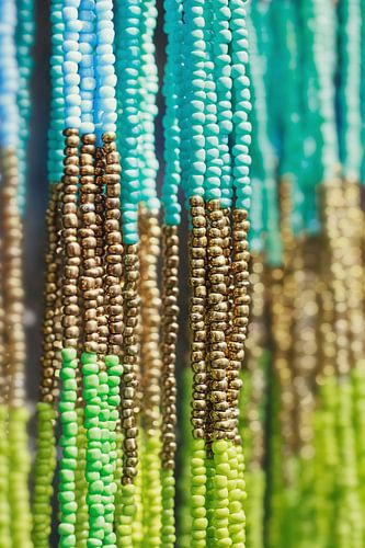 Strings mit lässigem Stil, Gold, Grün und Aqua Perlen