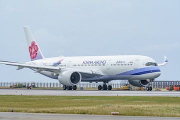 Airbus A350 von China Airlines in der Lackierung Taiwan Blue Magpie. von Jaap van den Berg