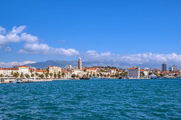 Kroatië : Uitzicht op de haven van Split van Photoart-Naegele