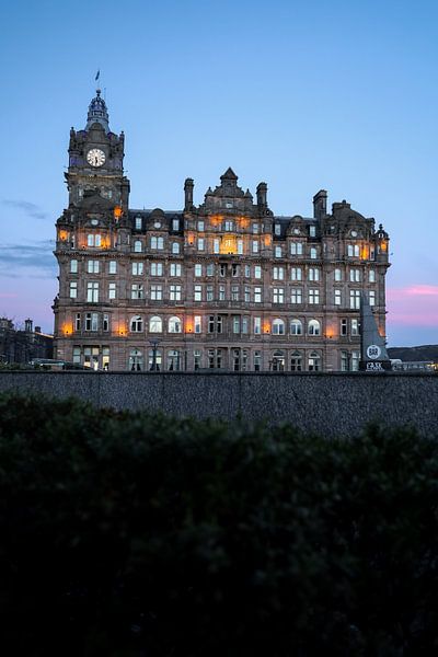 Edinburgh by Hello Pompoyo