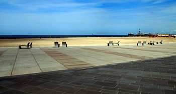 Eleven empty chairs - Scheveningen