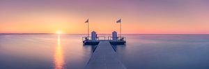 Badehäuser an der Ostsee im Sonnenuntergang