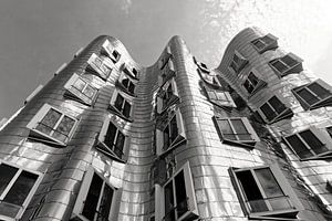 Moderne Architektur im Düsseldorfer Medienhafen (7-111163)