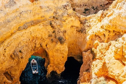 Rocks along the Algarve coast || Travel photography Portugal