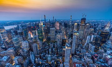 Zonsondergang boven Midtown Manhattan, VS van Patrick Groß