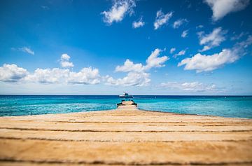 de pier bij playa Kalki | strand Curacao | caribesche zee van Eiland-meisje